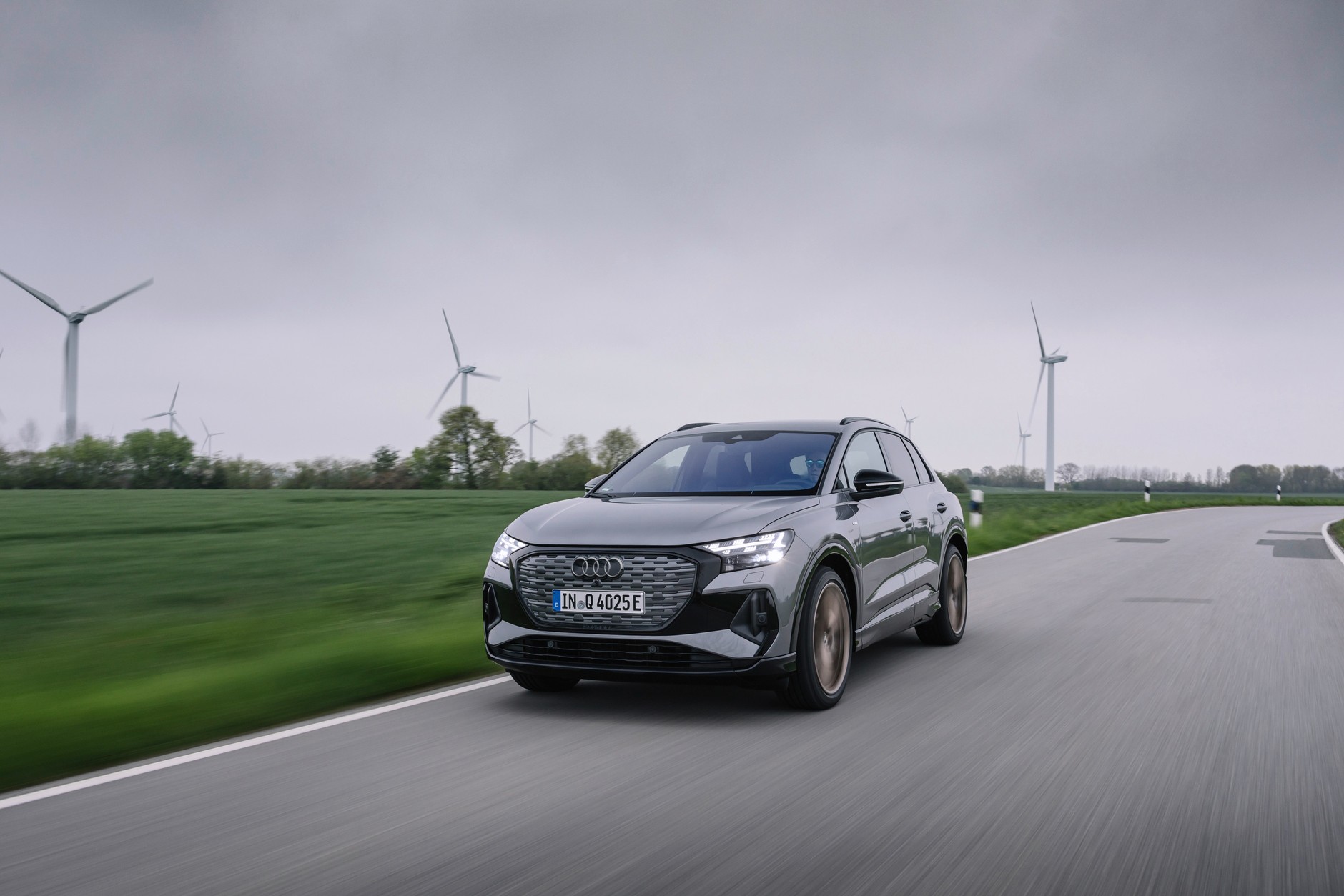 Audi Q4 e-tron 1 generacja 2021 rok