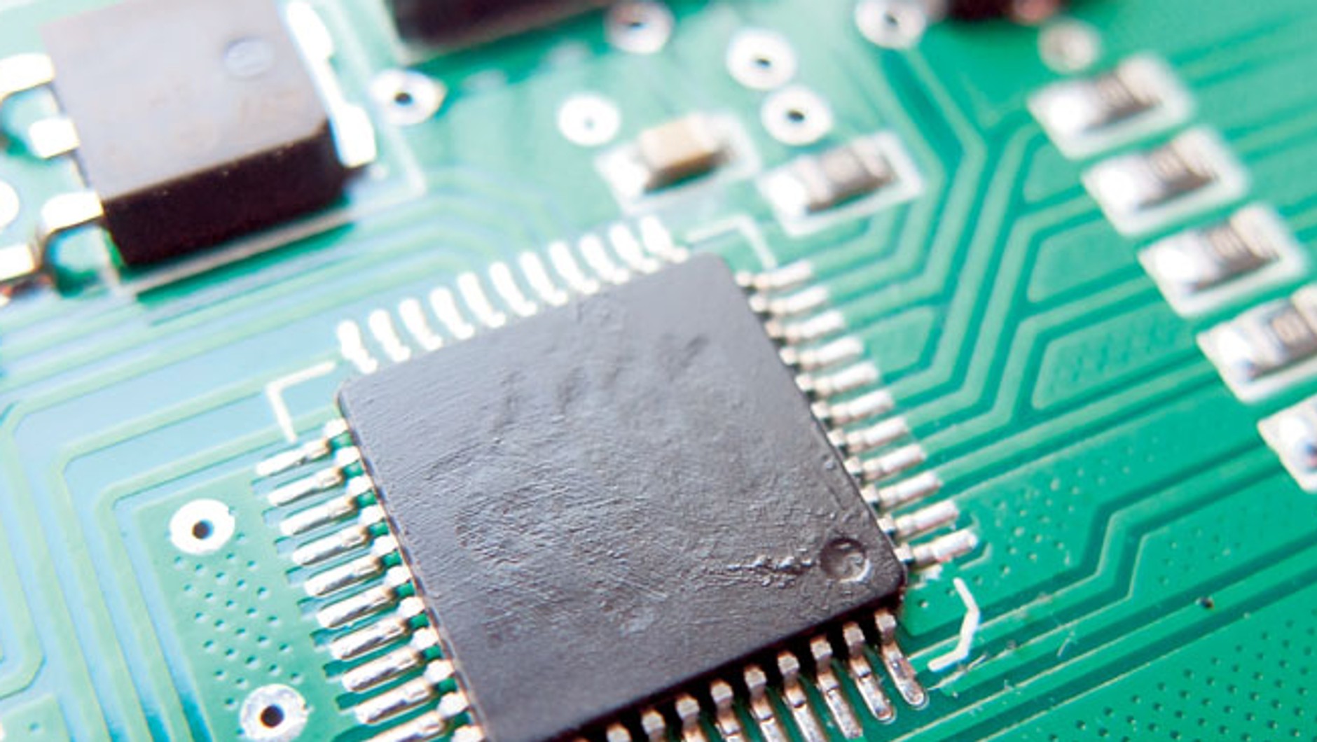 Przez problemy z dostępnością podzespołów elektronicznych koncerny wyprodukowały nawet o ok. 8 mln aut mniej, niż mogłyby sprzedać.