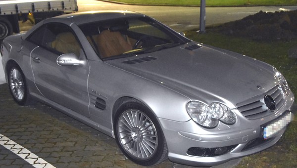 Chciała przejechać granicę Mercedesem SL. Auto wzbudziło podejrzenia strażników