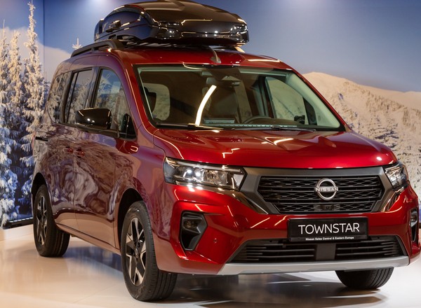 Nissan Townstar debiutuje w Polsce. Odmiana osobowa będzie kosztować od 103 tys. 900 zł
