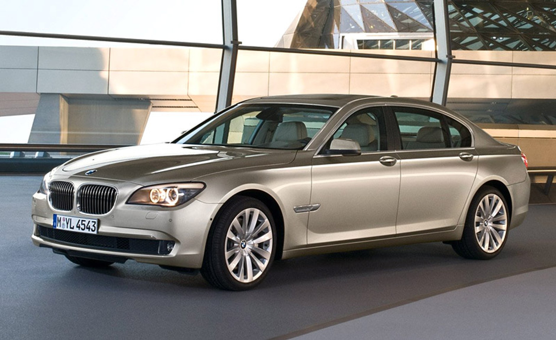 BMW serii 7: pierwsze zdjęcia piątej generacji