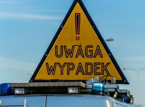 Auto wypadło z drogi. Zatrzymanie krążenia u kierowcy