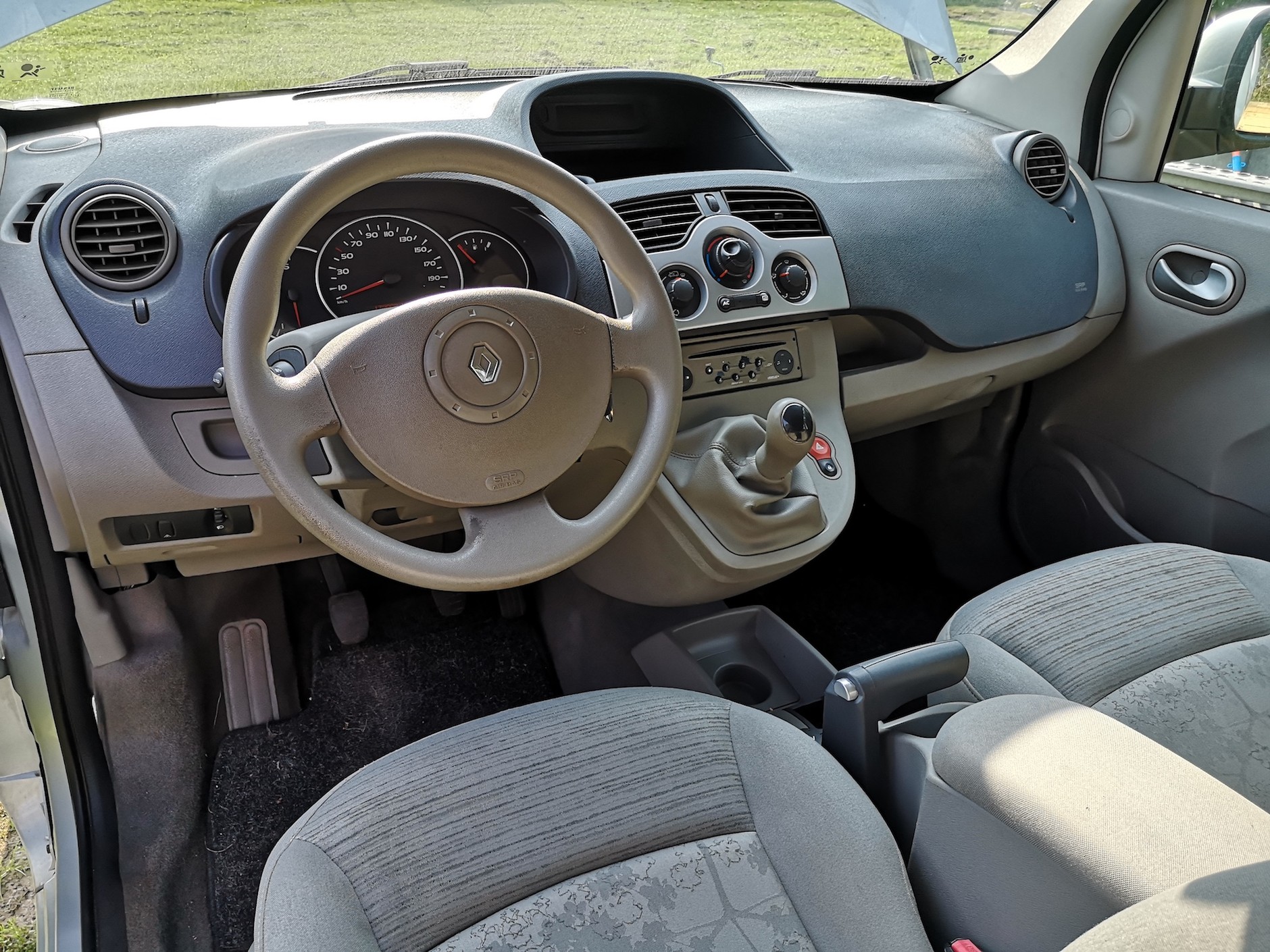 Renault Kangoo 1.6 2007, auto z ogłoszenia: tworzywa wyszarzałe, brudne