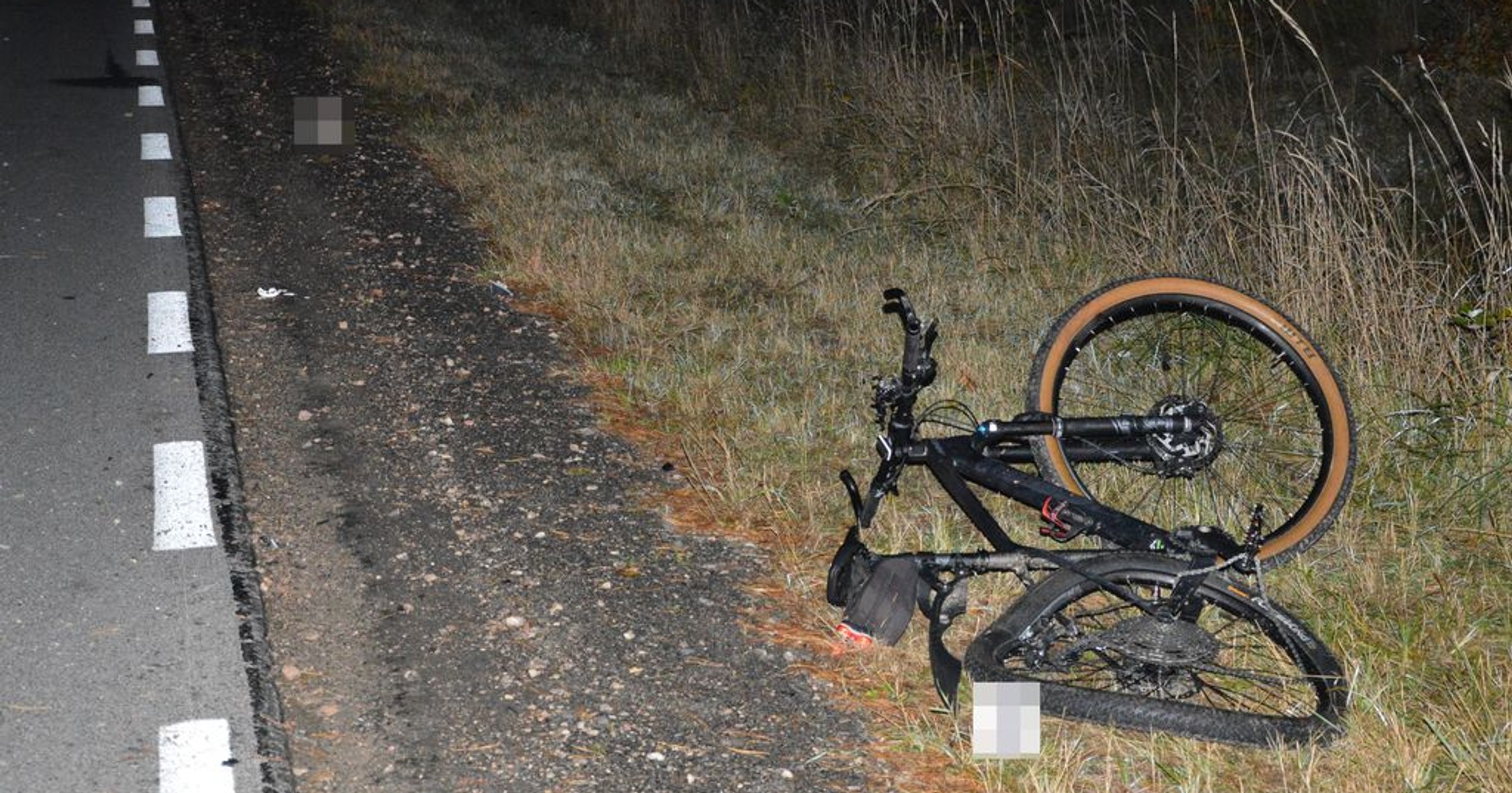Wypadek z udziałem samochodów i rowerzysty w Starej Hucie