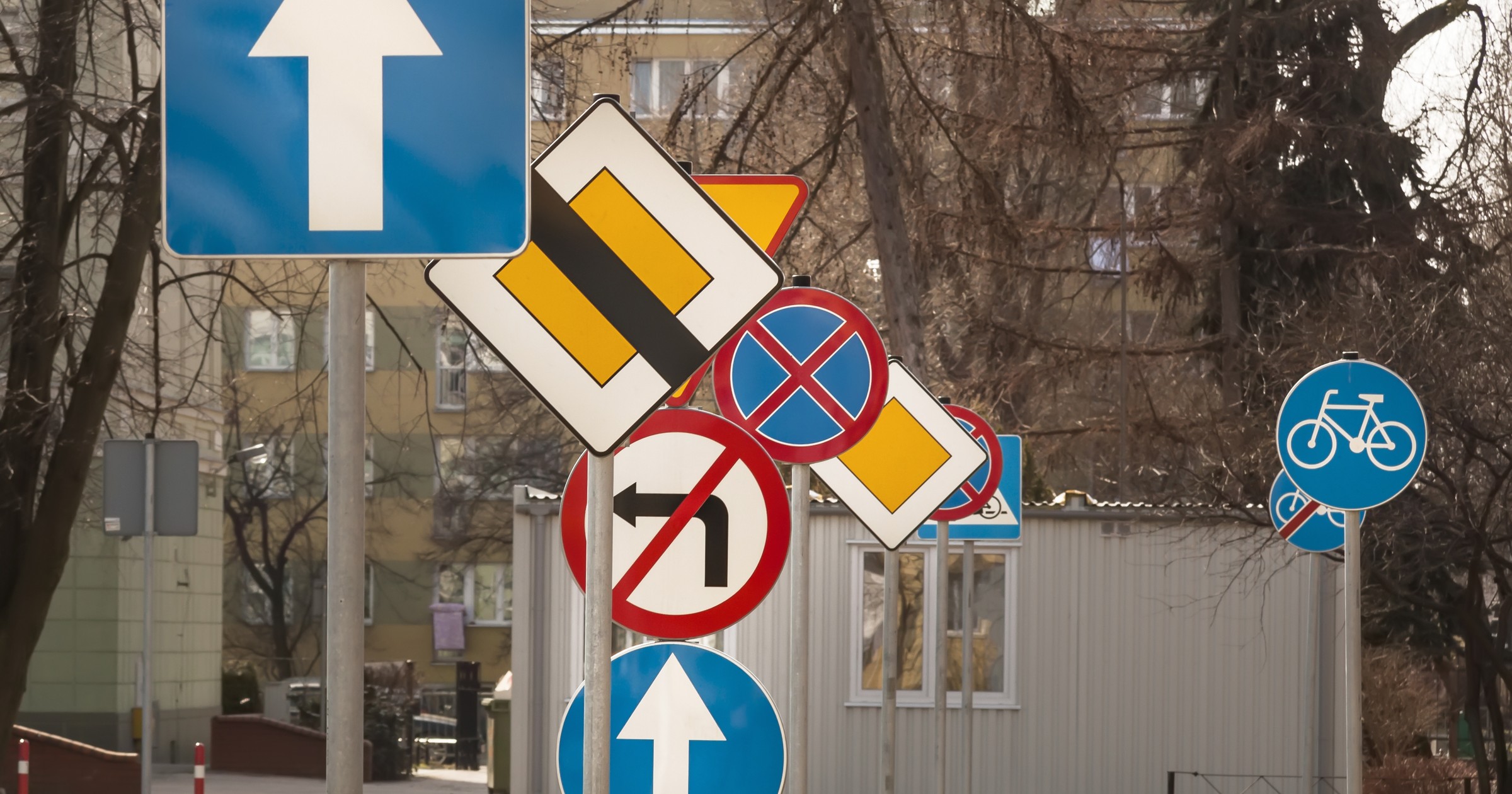 Znaki drogowe w Polsce – zdjęcie ilustracyjne