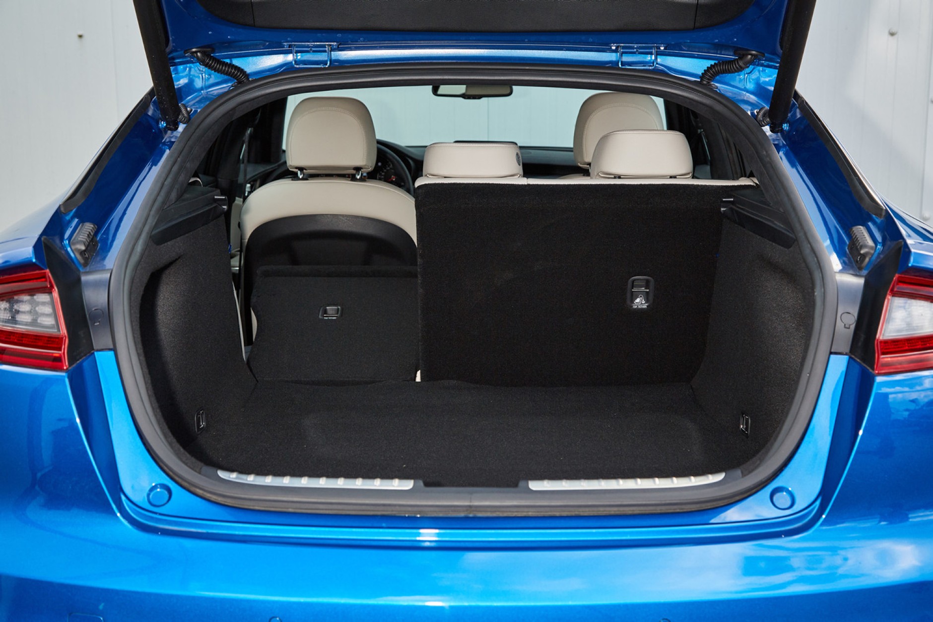 Porównanie: BMW serii 3, Kia Stinger, Mazda 6, Mercedes klasy C