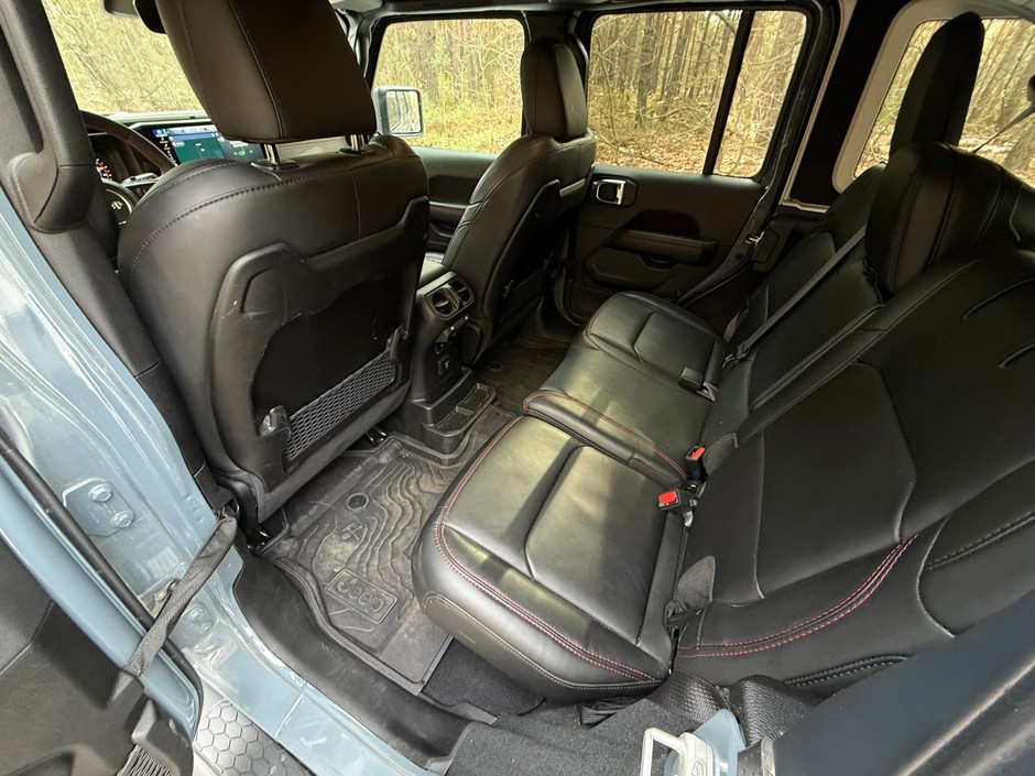 Jeep Wrangler vs Toyota Land Cruiser