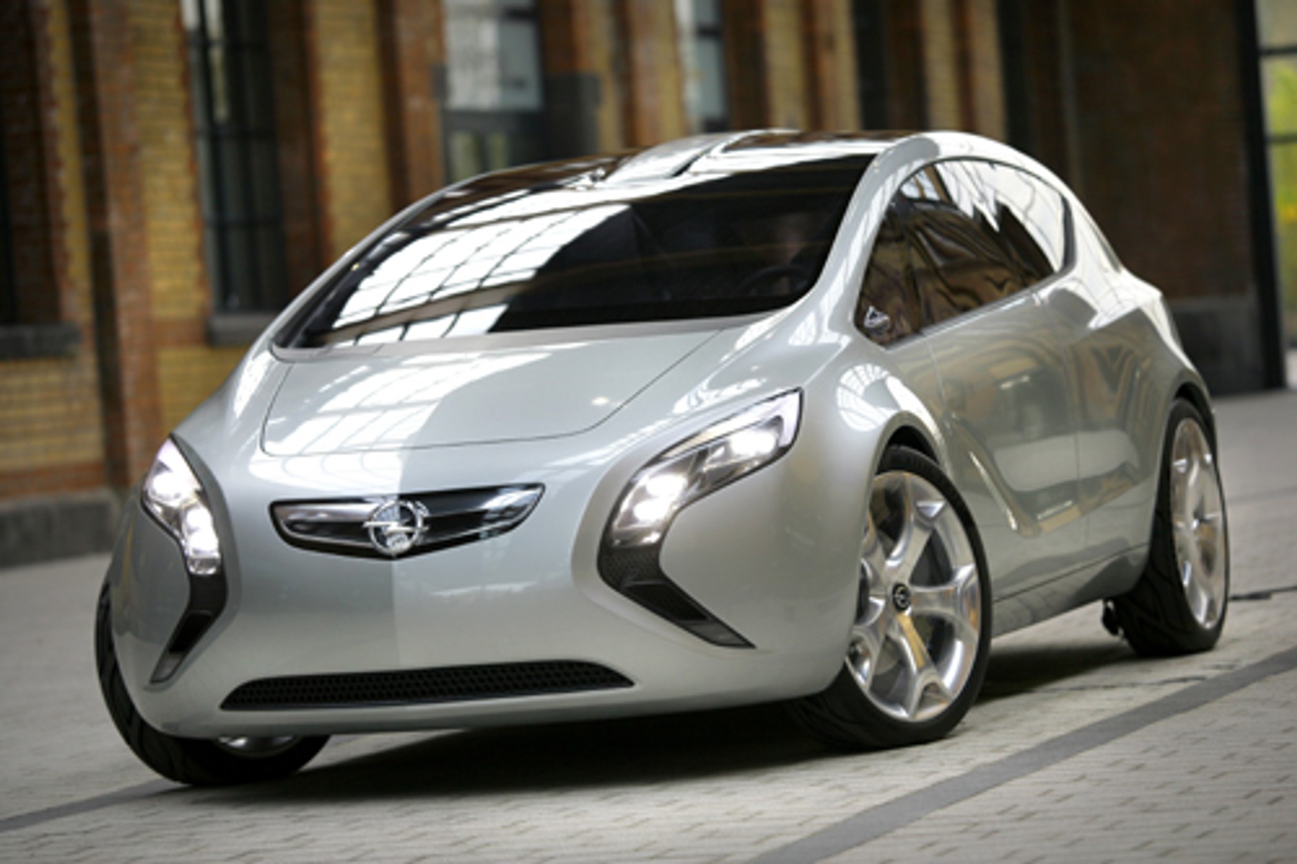 Opel Flextreme - Hybrydowa przyszłość