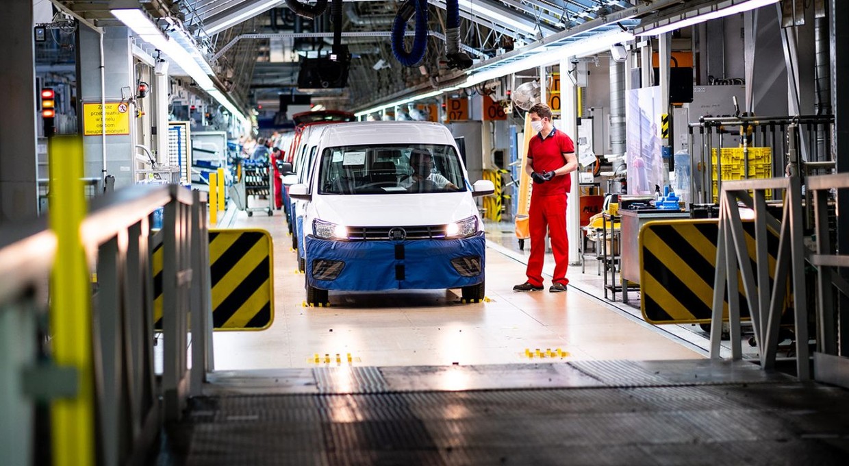Duże spadki w polskich fabrykach samochodów - Volkswagen przed Fiatem