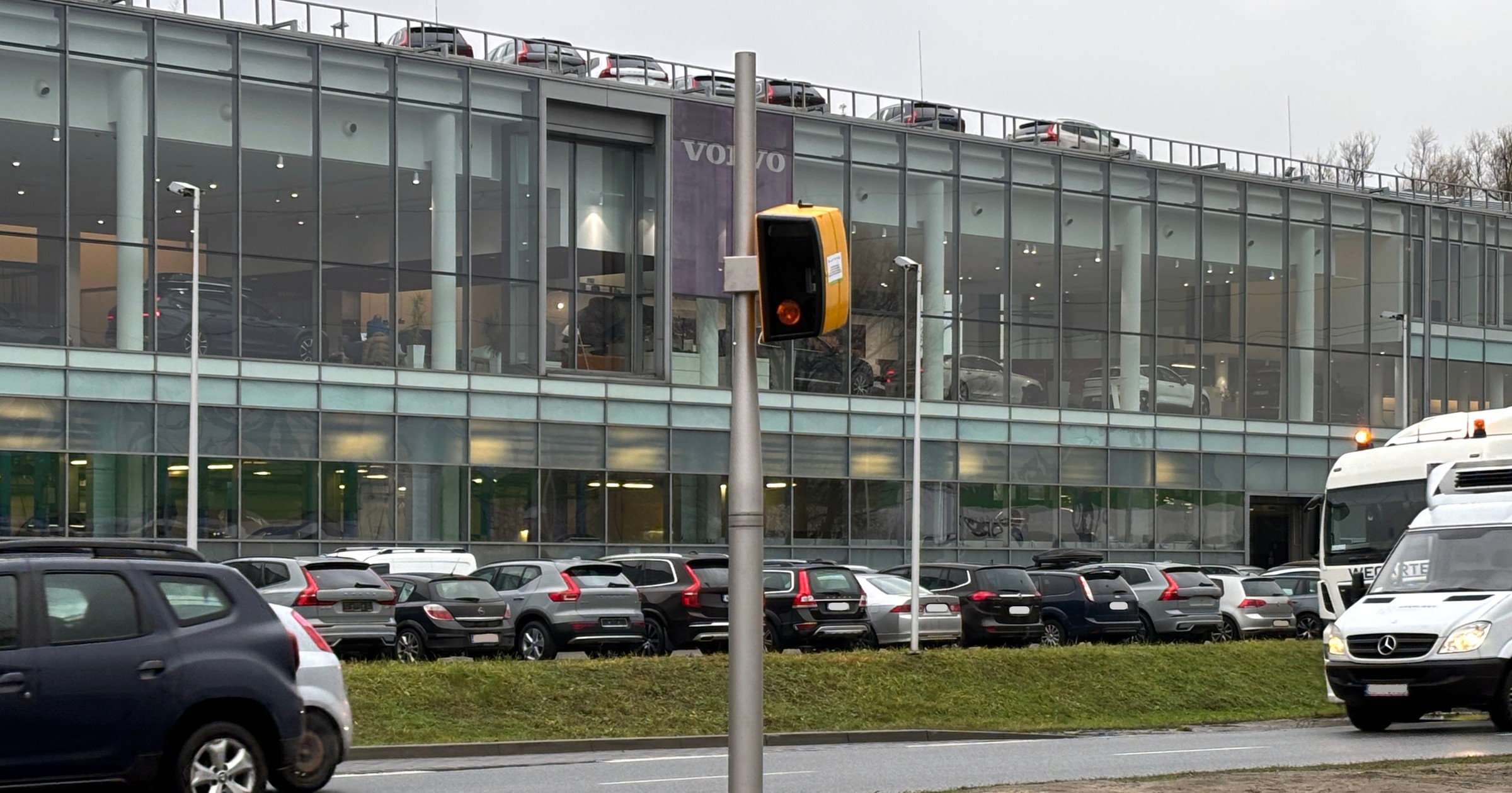 Fotoradar TraffiStar SR390 to urządzenie, które będzie coraz częściej pojawiać się na polskich drogach. Zostanie sfinansowane ze środków KPO