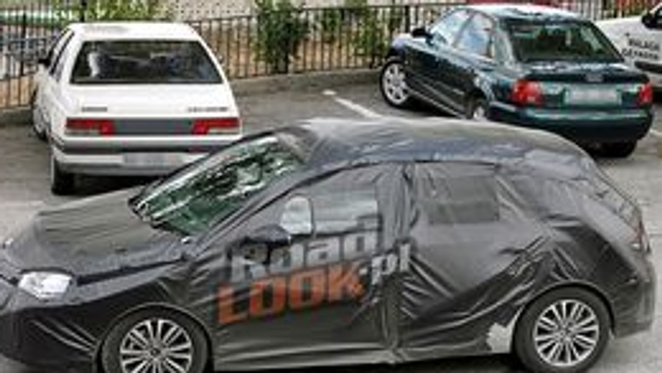 Zdjęcia szpiegowskie: Citroen C4 drugiej generacji