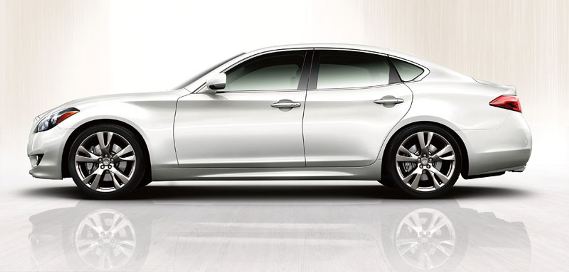 Infiniti M: wirtualna premiera nowego modelu