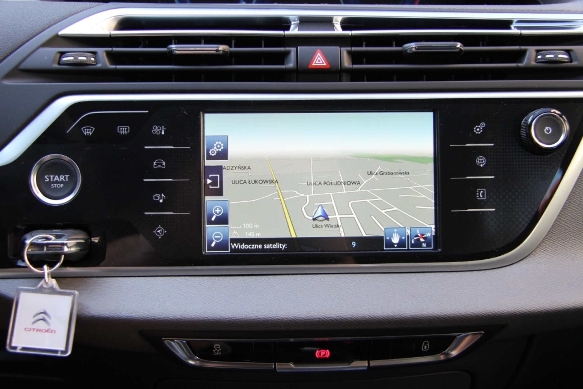 Citroen. Nowy system Multicity Connect wymaga przyzwyczajenia. Sprawdza się podczas przeglądania mapy, wyznaczania dróg alternatywnych i kalkulacji podstawowej trasy.