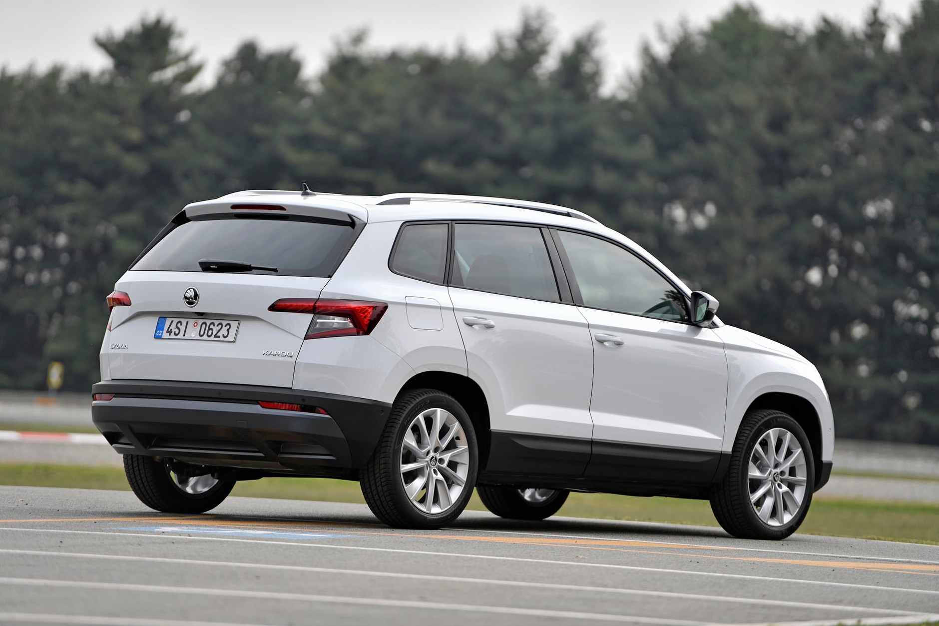 Skoda Karoq kontra Opel Mokka X - który kompaktowy SUV będzie lepszym wyborem?