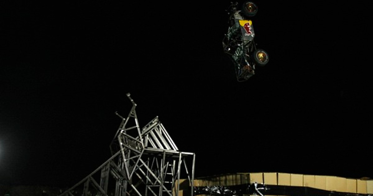 Salto... samochodem terenowym!