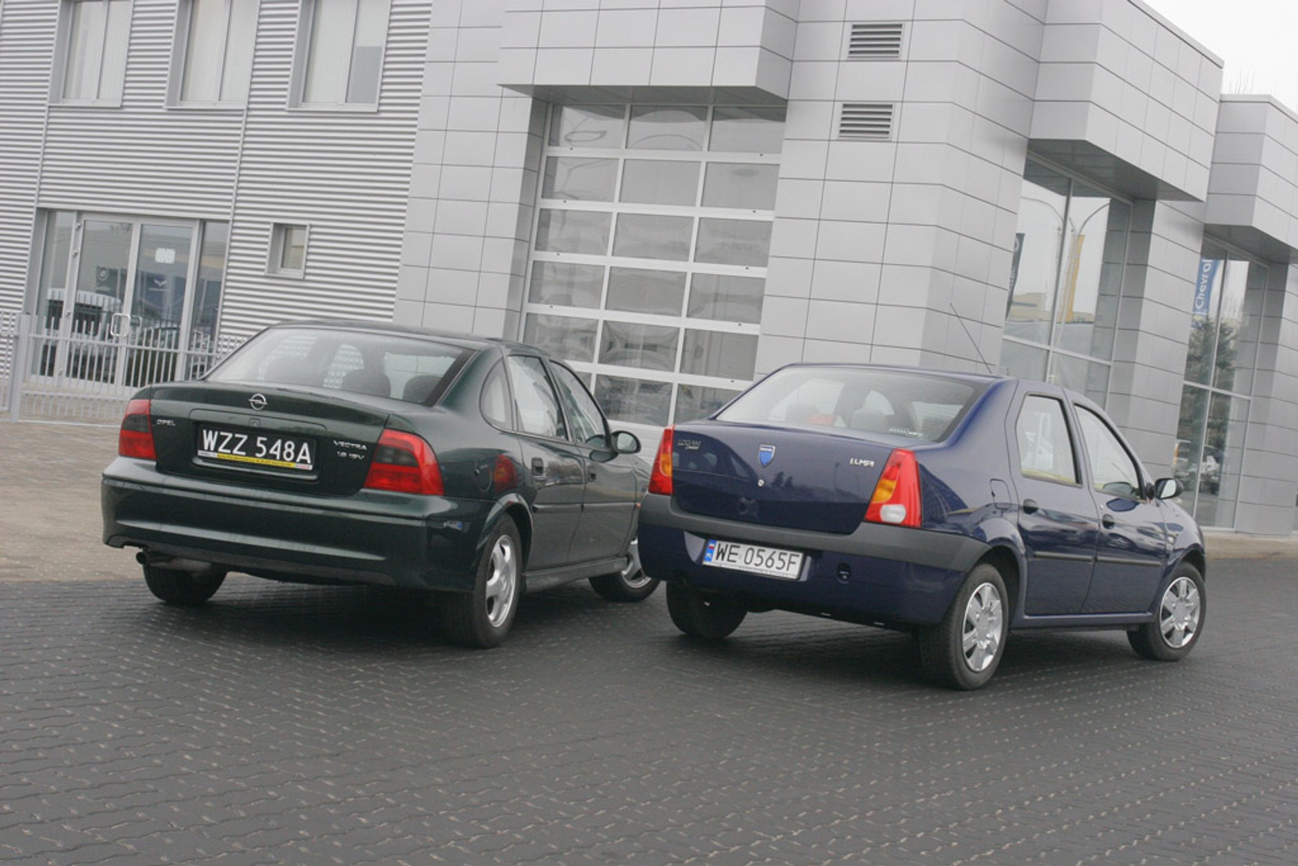 Opel Vectra B kontra Dacia Logan: dwa pomysły na tani samochód