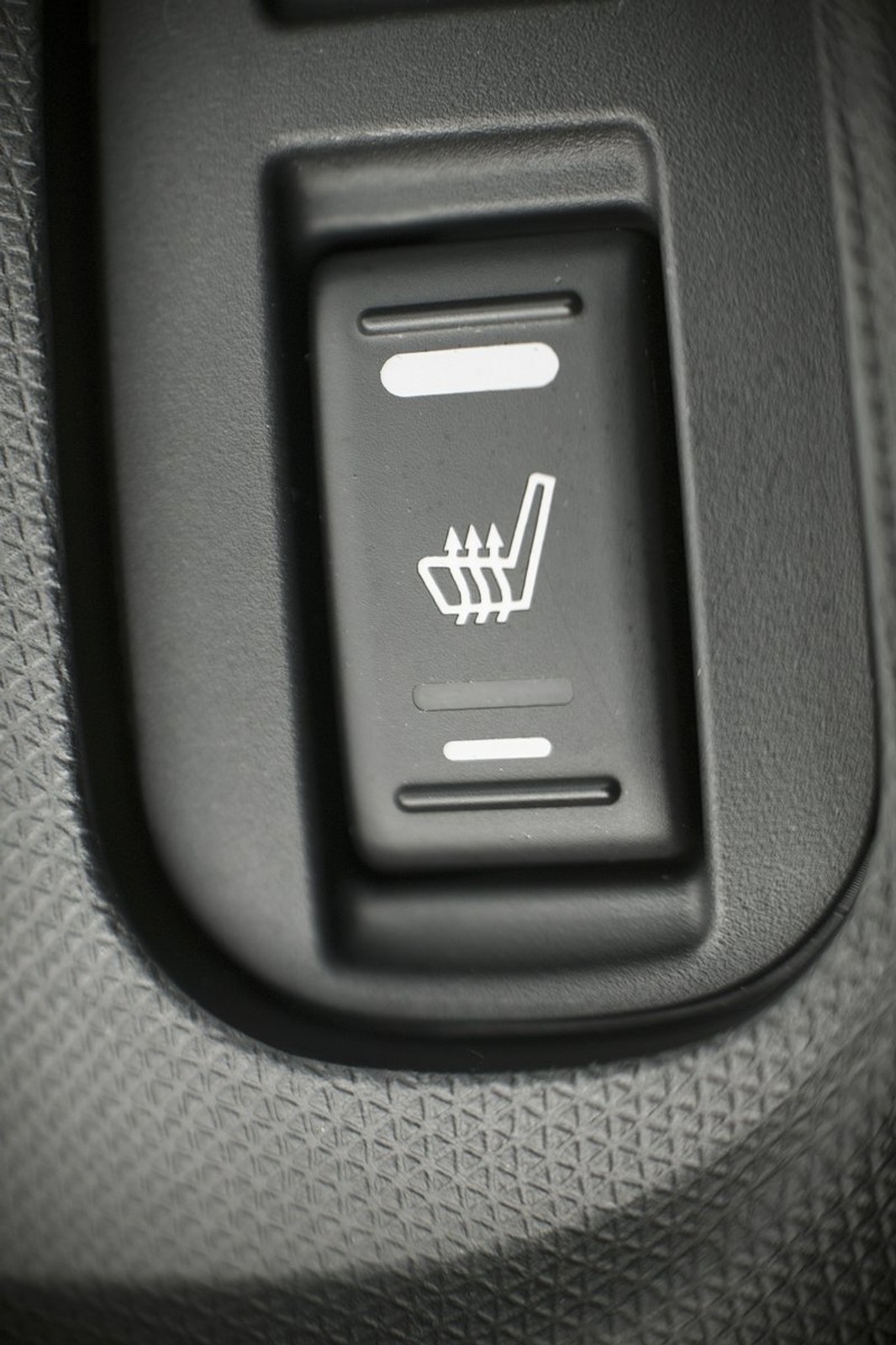 Świat zwariował: Nissan Micra C+C z Wlk. Brytanii do Japonii