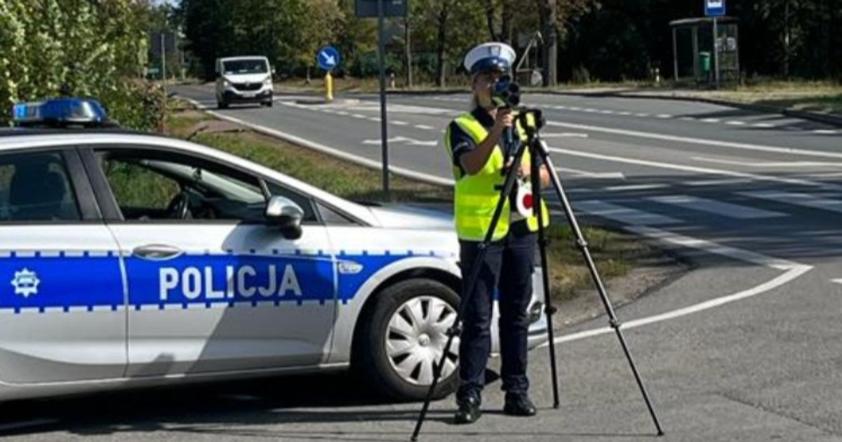  Policjanci kierowcę jaguara zatrzymali za prędkość. Reakcja policjantów była stanowcza