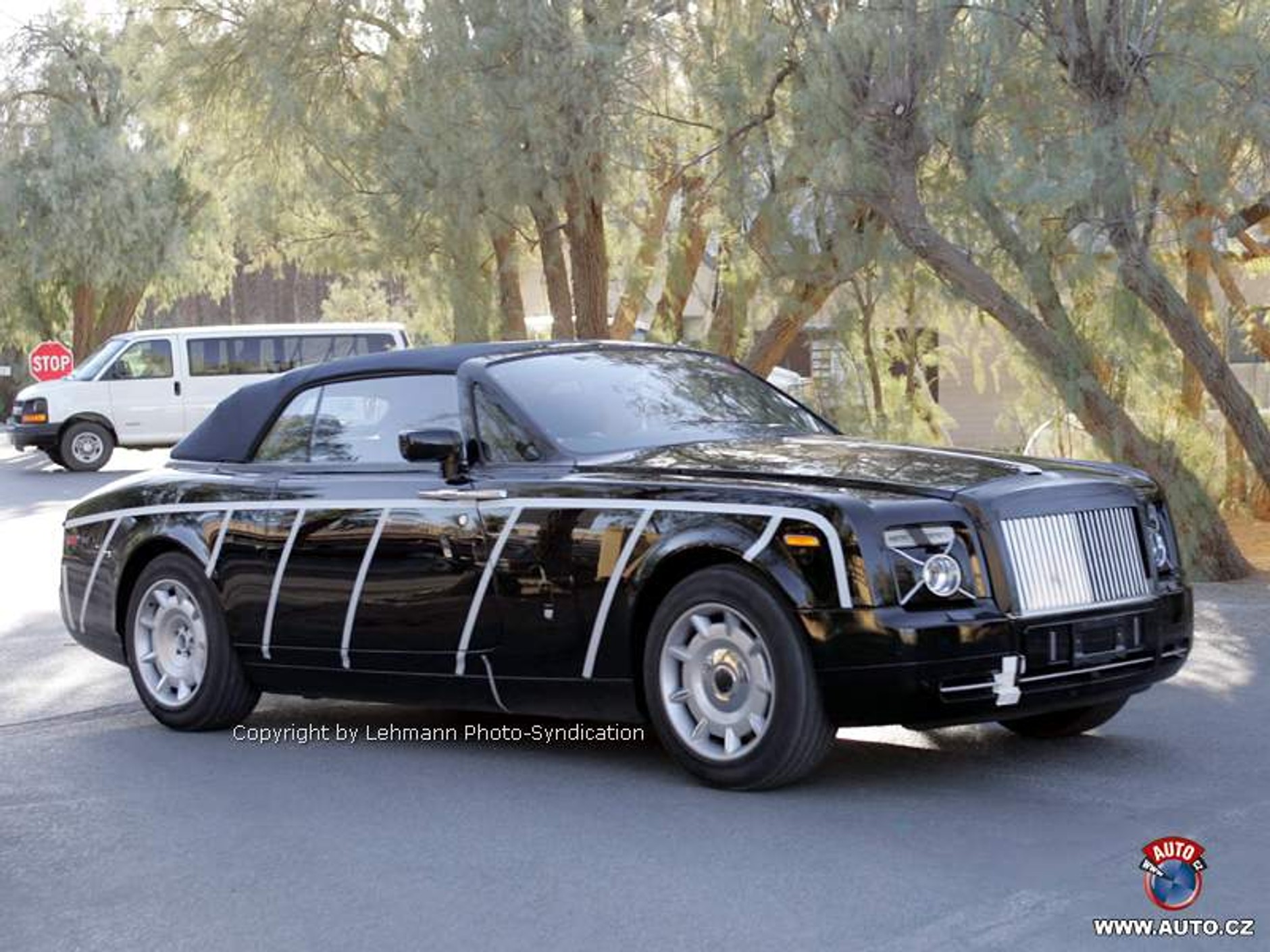 Spy Photos: luksusowy kabriolet Rolls-Royce Corniche