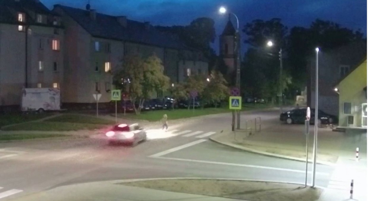 Policja szuka świadków potrącenia na pasach. Jest drastyczne nagranie