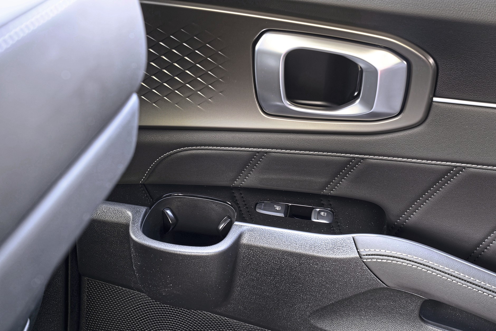 Kia Sorento – szlachetniejsze wykończenia i ciekawe detale.