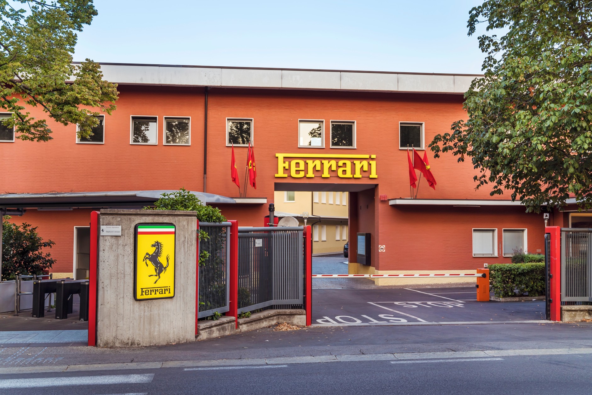 Pracownicy Ferrari mogą liczyć na wysokie premie w związku z bardzo dobrymi wynikami finansowymi w 2025 r. 