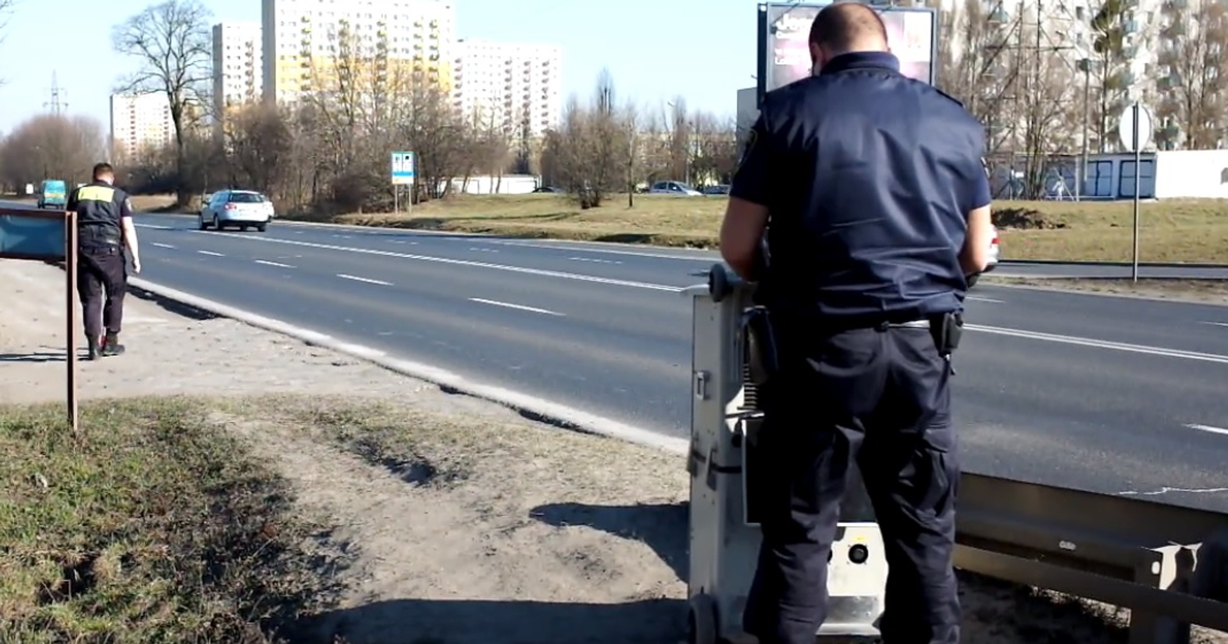 Kilka lat temu straże miejskie i gminne korzystały z przenośnych fotoradarów. Ponoć znów będą to robić