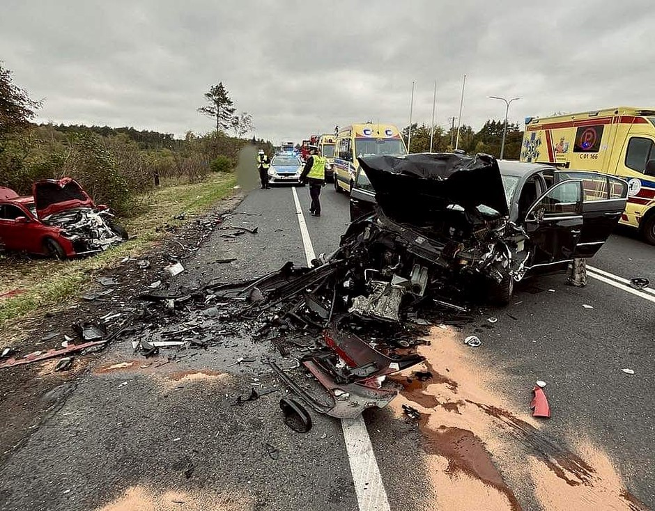 Kierowca passata zderzył się z mercedesem. Prokurator: "usiłowanie zabójstwa"