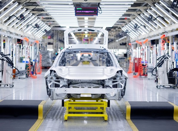 Hejterzy elektryków, na pomoc! Skłócona Europa chwyta się wszystkiego. Czy cła coś zmienią?