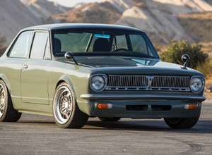 50-letnia Toyota Corolla z silnikiem V8