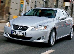 Lexus IS - solidne auto, poza wersją z dieslem