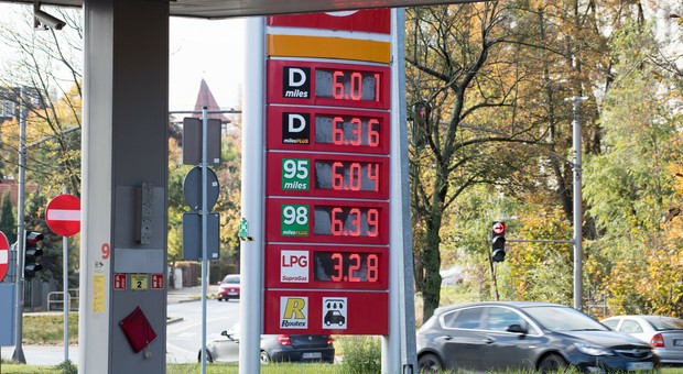 Bariera 6 zł za litr złamana, a stacje paliw wciąż na minusie!