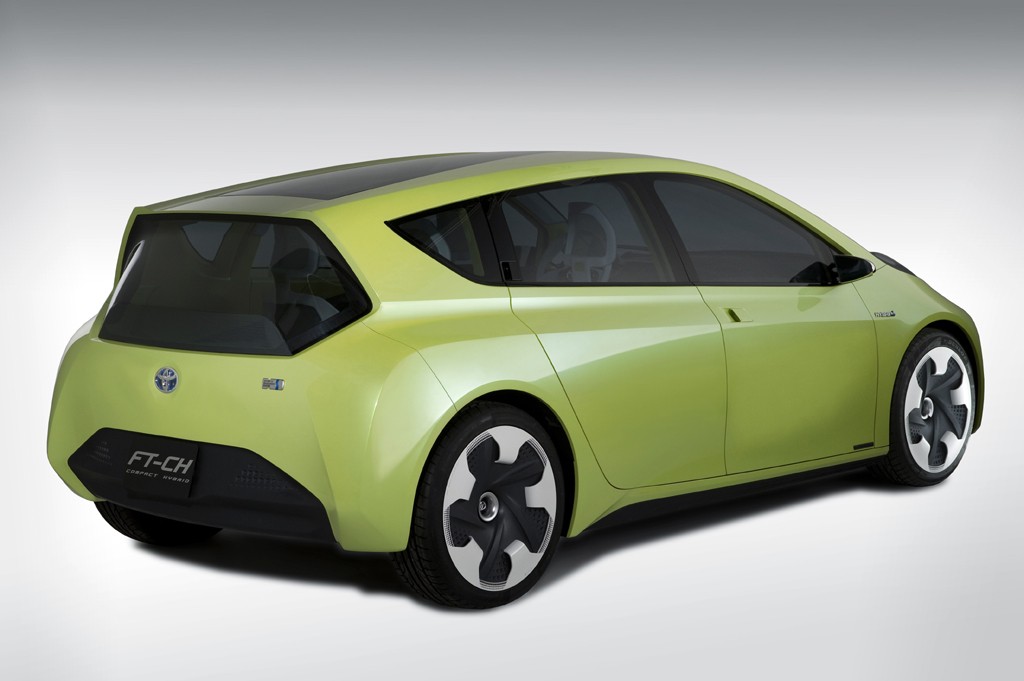 Toyota FT-CH - Zabawa z hybrydą