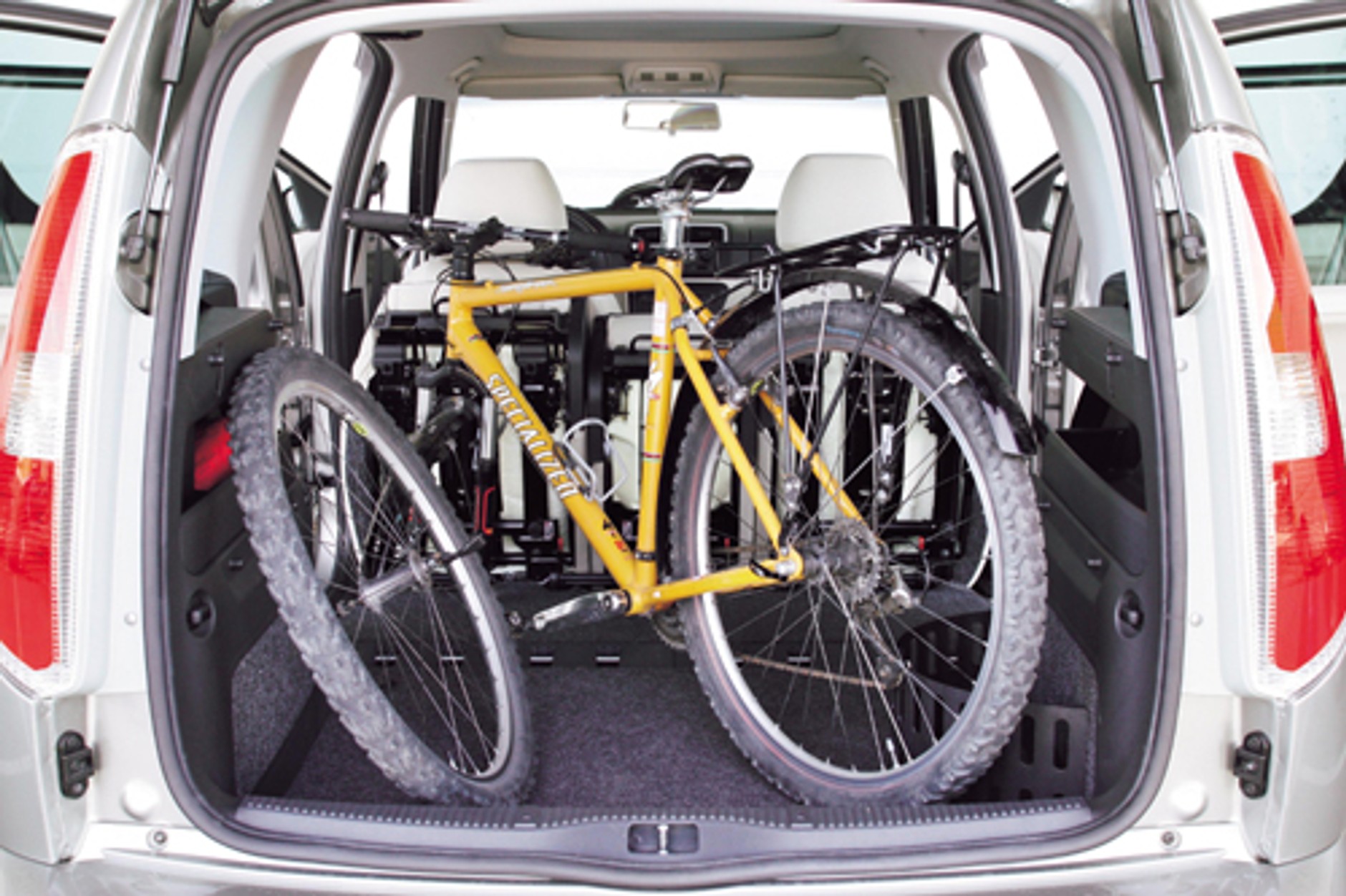 Skoda Roomster, Nissan Note, Renault Kangoo, Opel Meriva - Małe nie musi być ciasne!