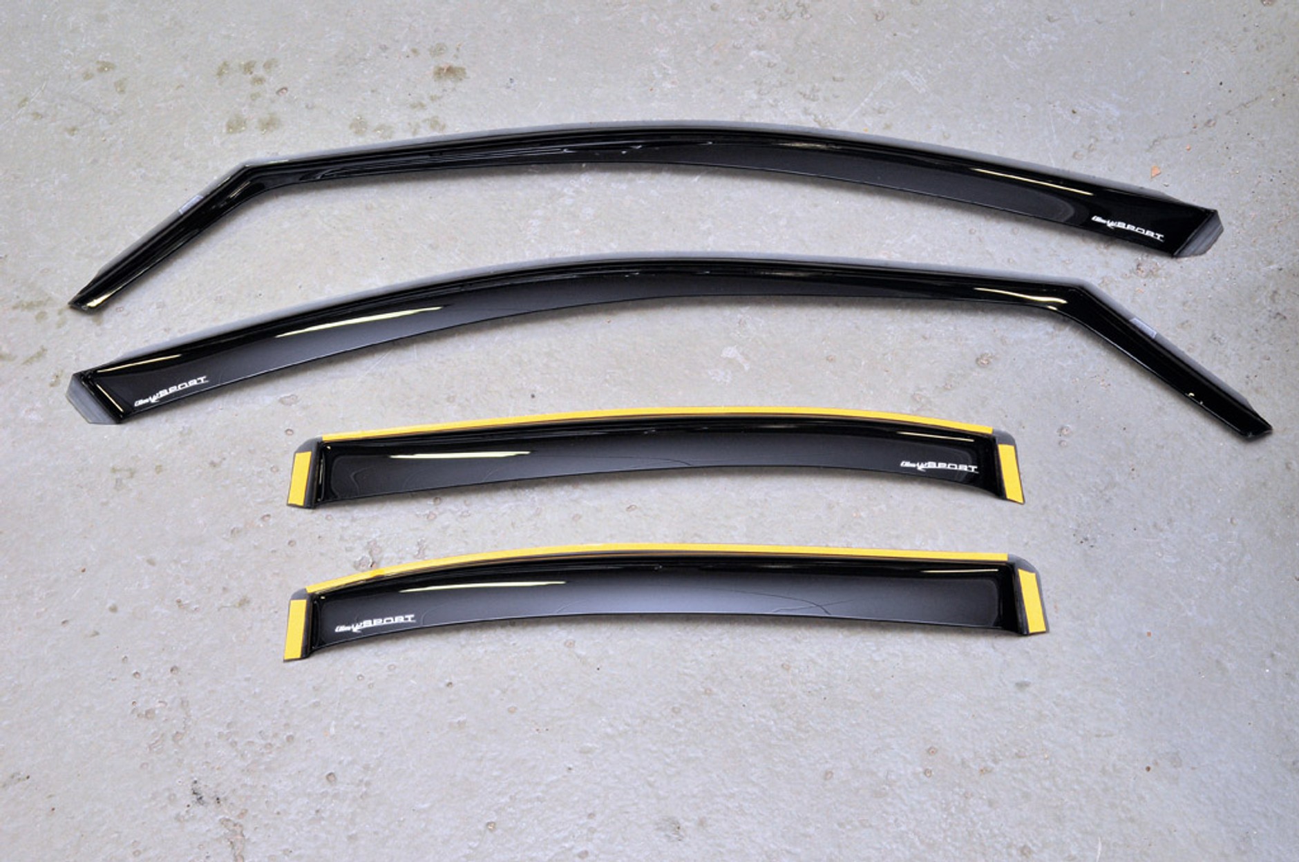 Tanie gadżety do auta: cieszą czy śmieszą?