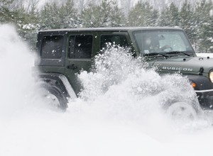 Utknęli terenówką i nie byli przygotowani na zimowe warunki. Akcja GOPR