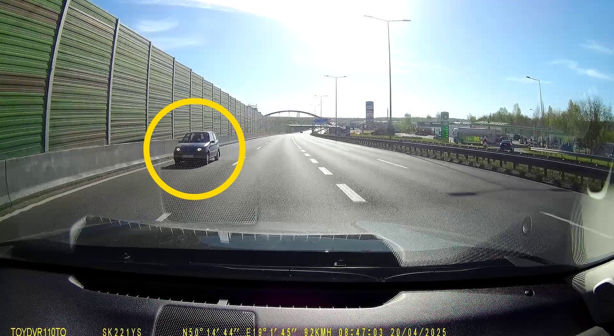 Wjechał na autostradę pod prąd. Policjanci mówią o wielkanocnym cudzie [WIDEO]
