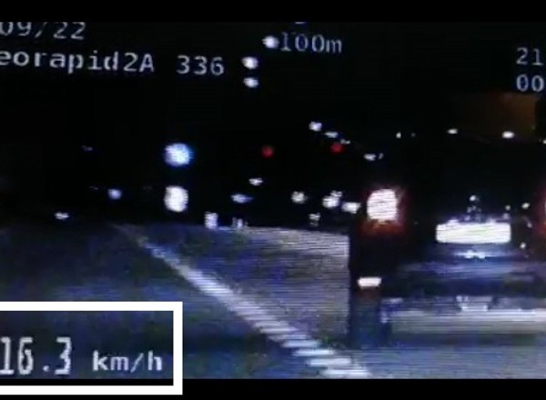 Popełnił dwa wykroczenia i stracił prawo jazdy. Wystarczyło 18 sekund [WIDEO]