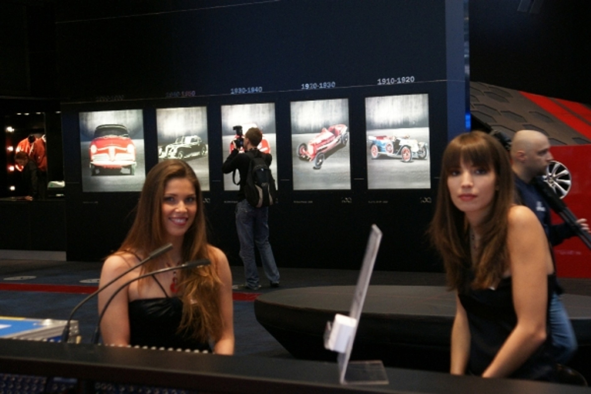 Genewa 2010: Dziewczyny z salonu samochodowego w Genewie (galeria)