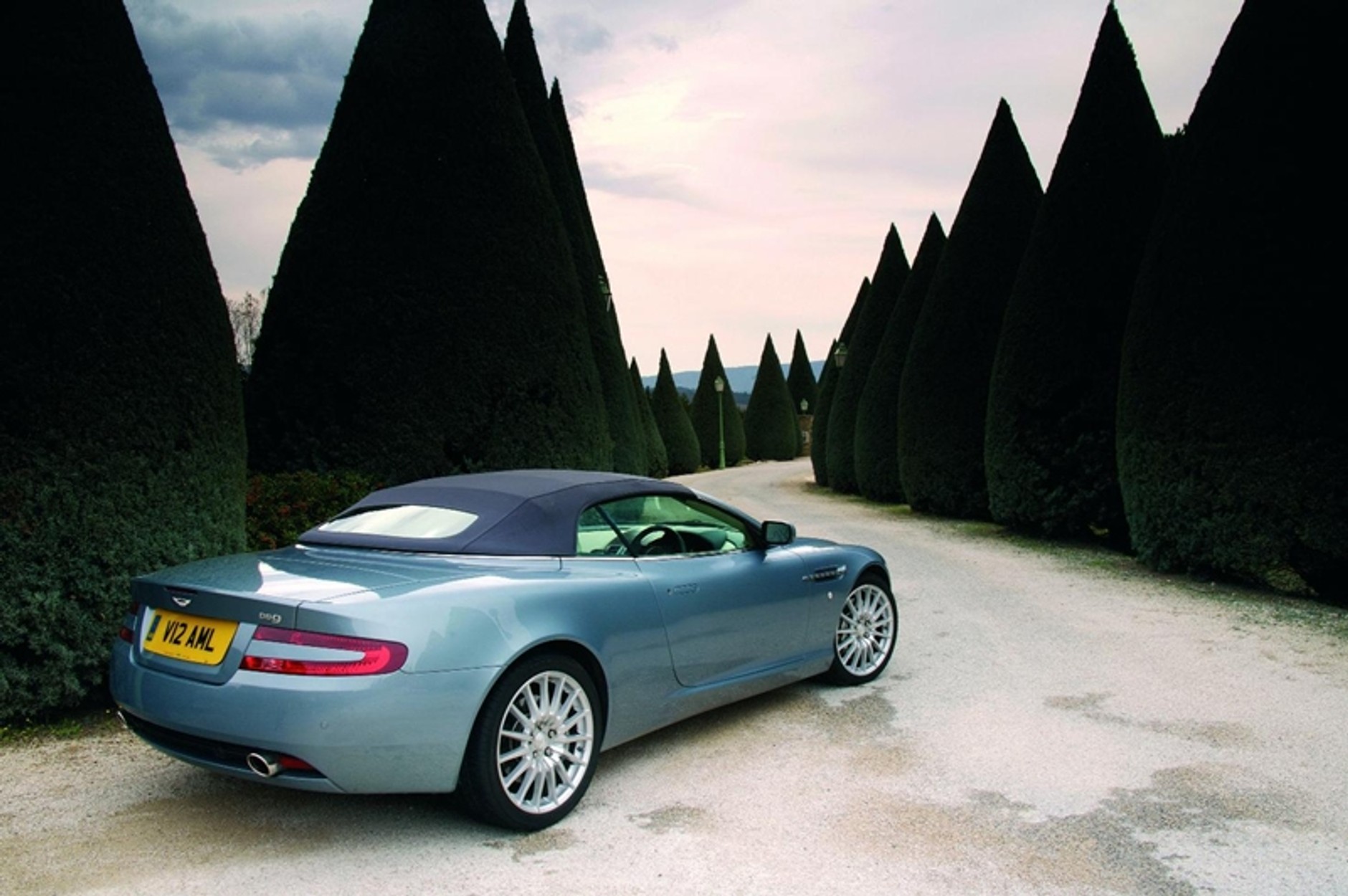 Aston Martin pojawił się w Polsce, na drogach będzie teraz piękniej