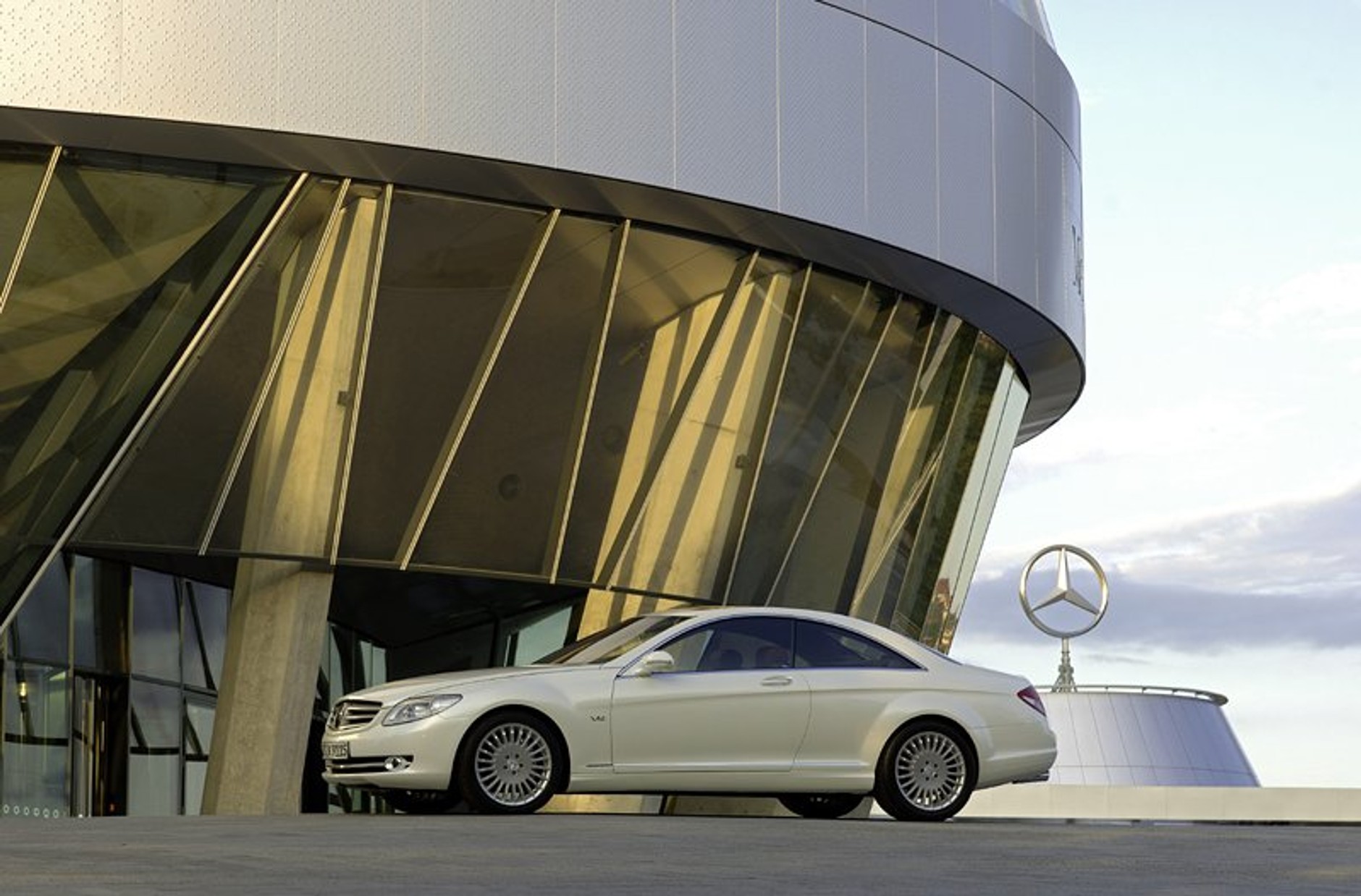 Mercedes-Benz CL: nowa generacja luksusowego coupe