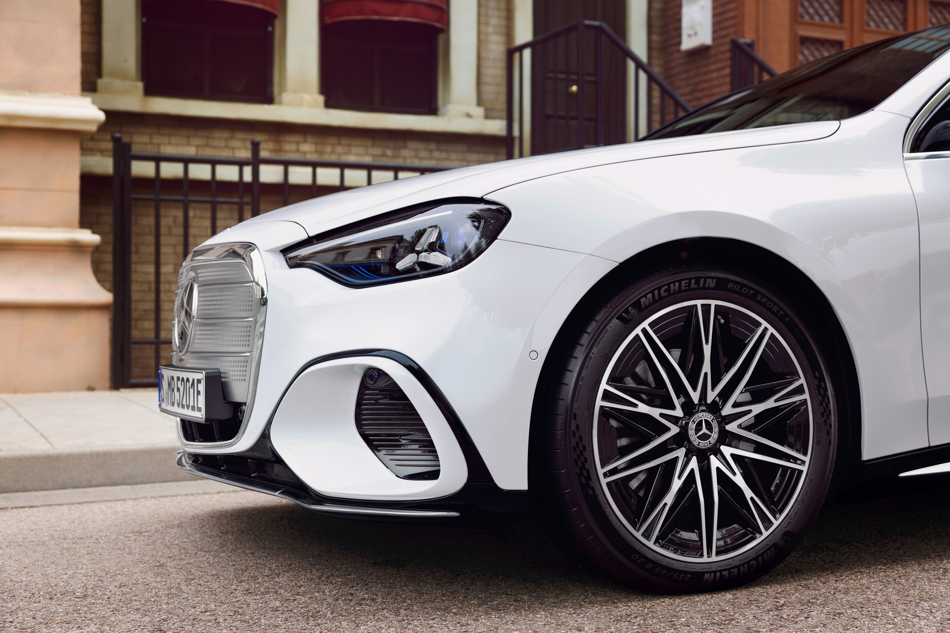 Mercedes‑Benz Klasy C 400 4MATIC Electric 2026