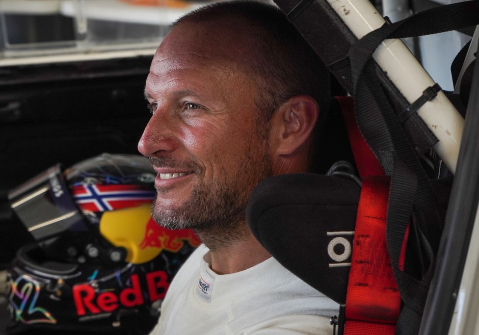 Aksel Lund Svindal w samochodzie RX2e