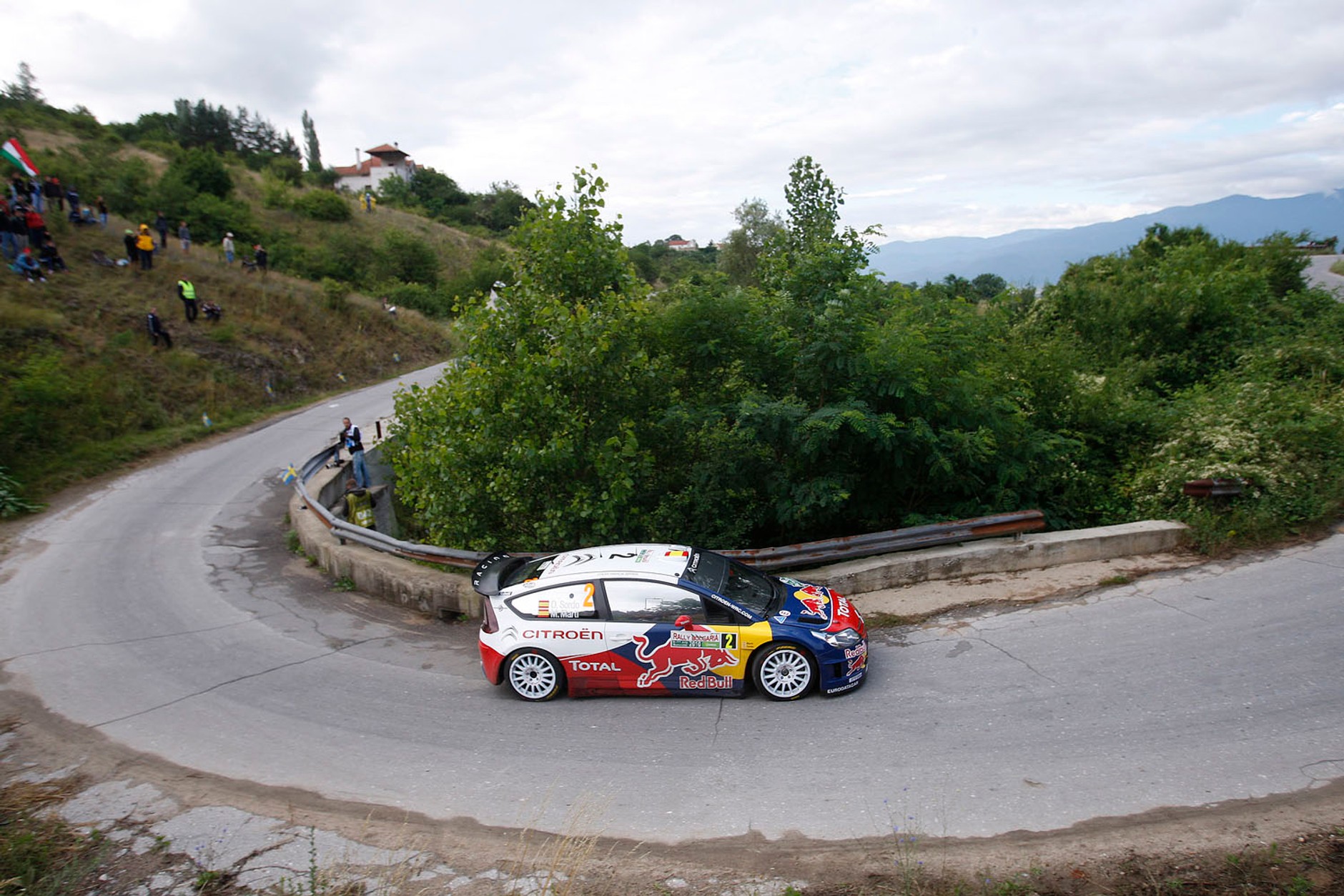 Citroën Total WRT taranuje konkurentów (galeria Rallyworld©Willy Weyens)