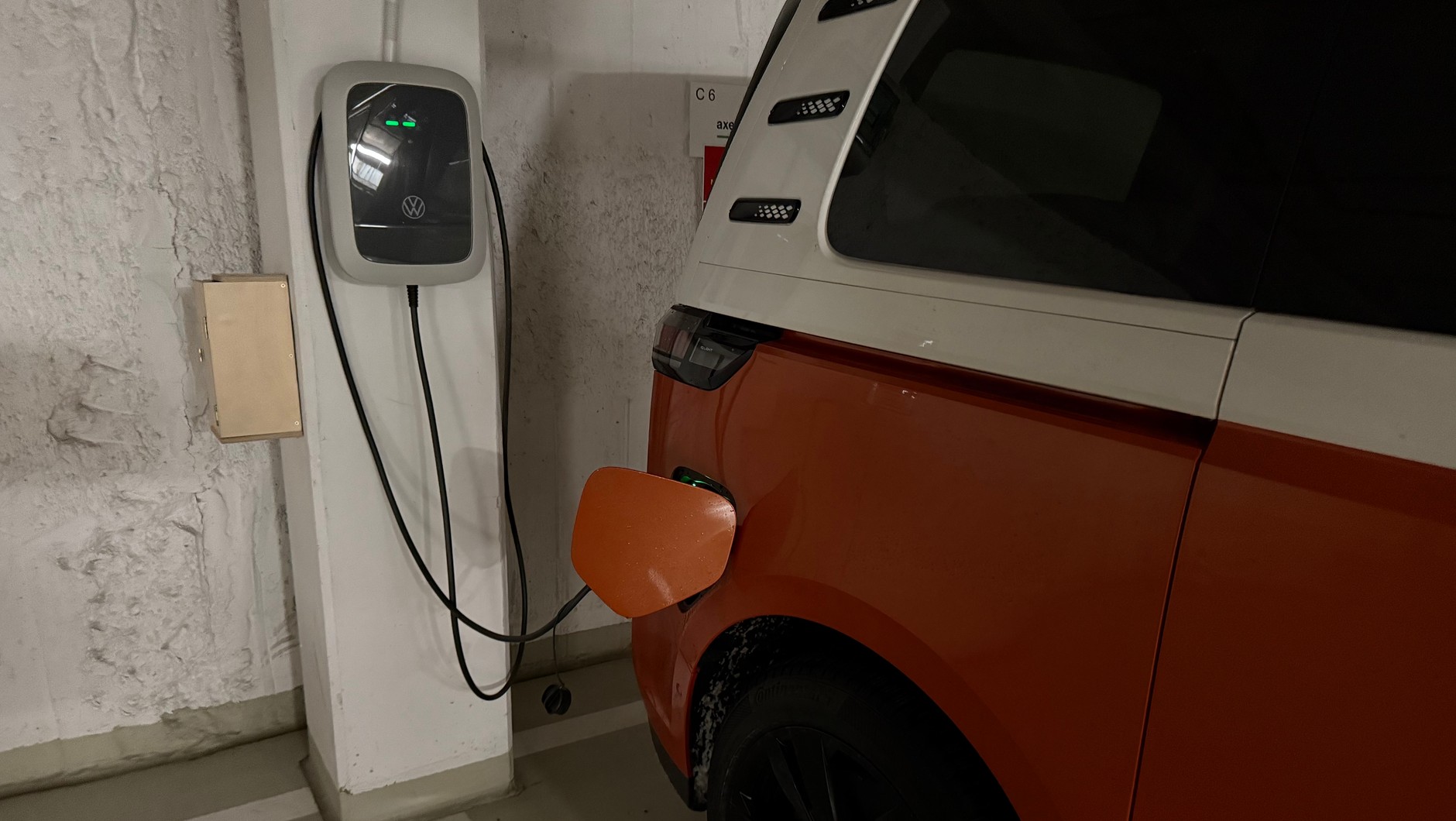 Ładowanie samochodu elektrycznego