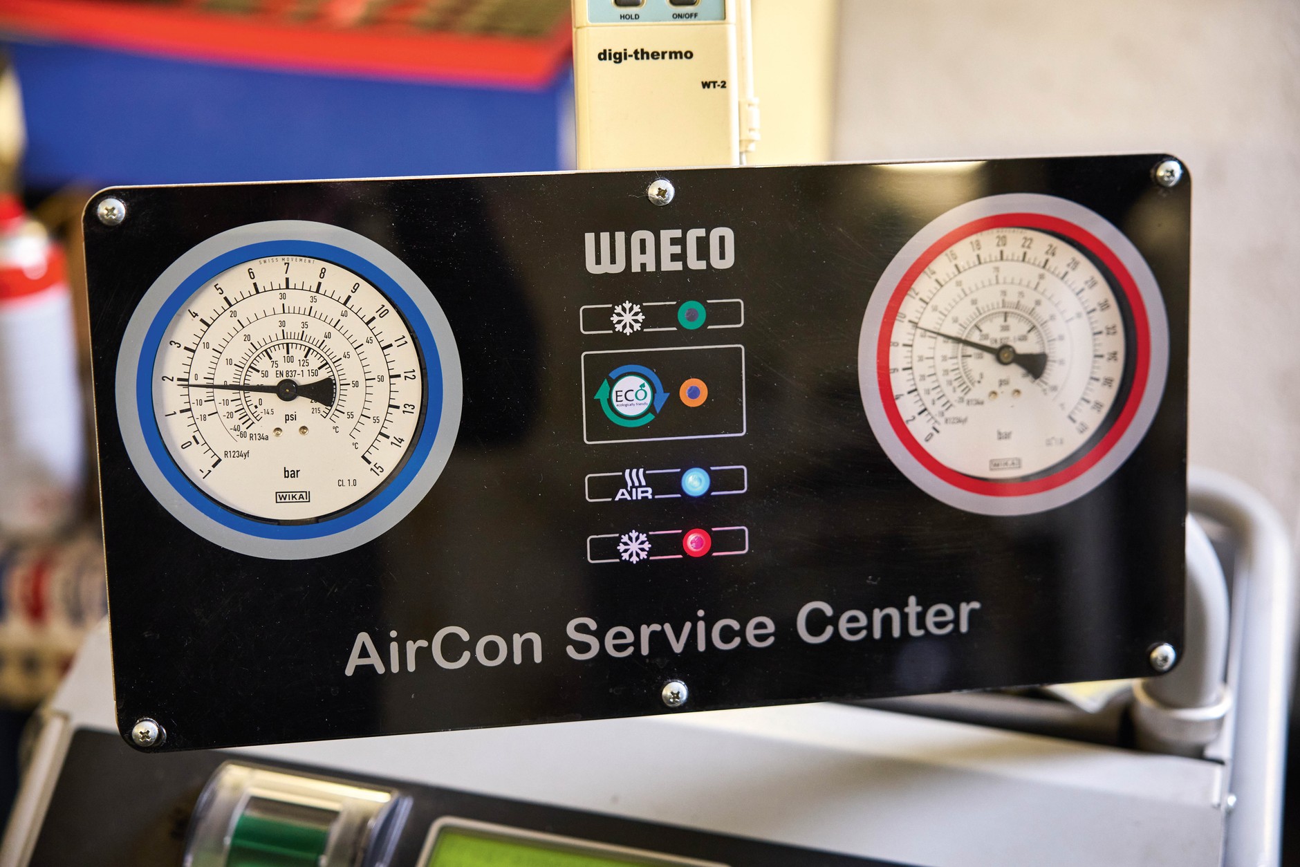 Serwis klimatyzacji w starszym aucie. Jak to zrobić, aby było dobrze?