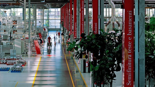 Niemcy zamykają fabryki, a Włosi wypłacają po 60 tys. zł premii. Rekordowy rok