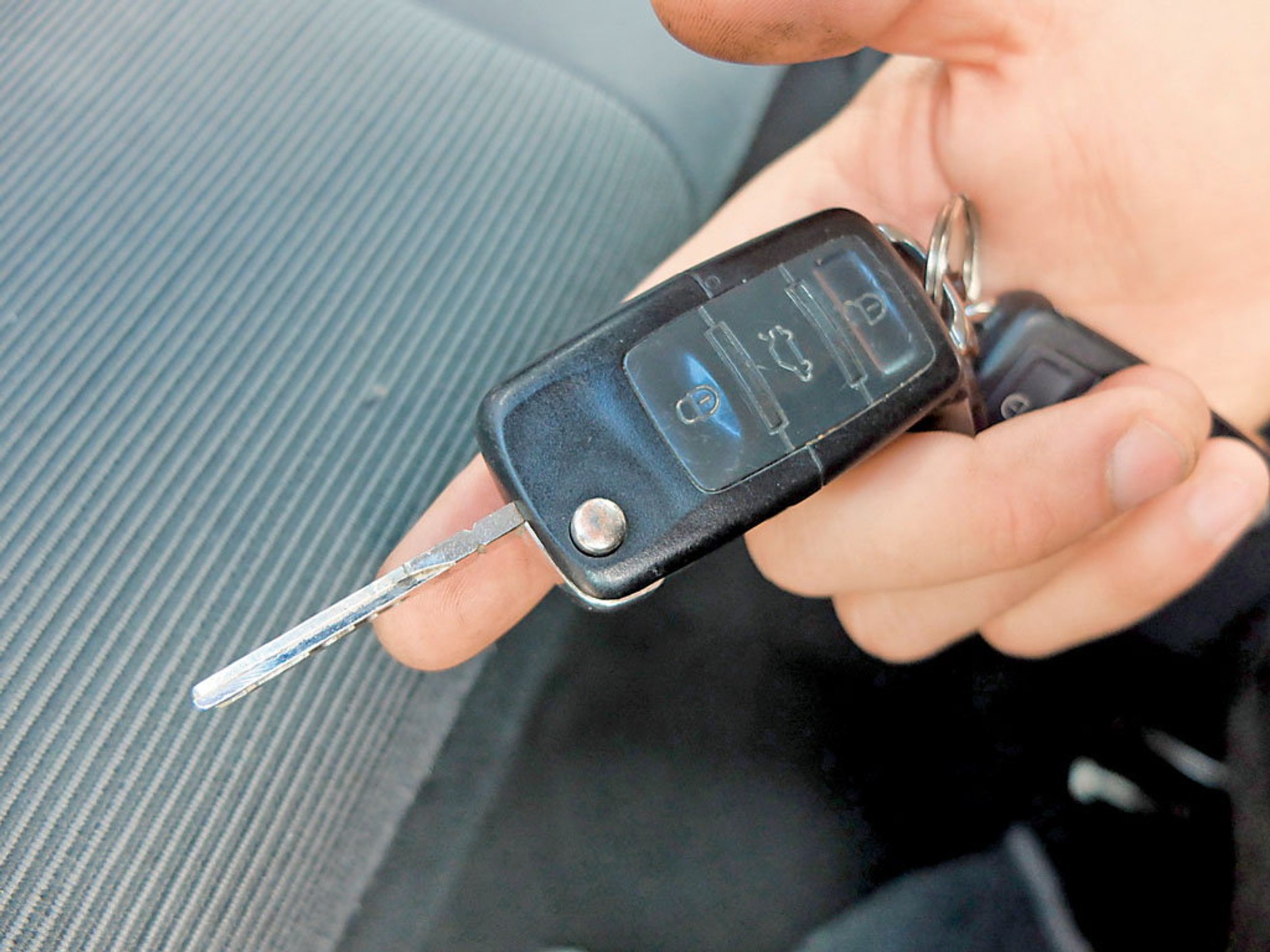 Ślady wandalizmu i dużego przebiegu