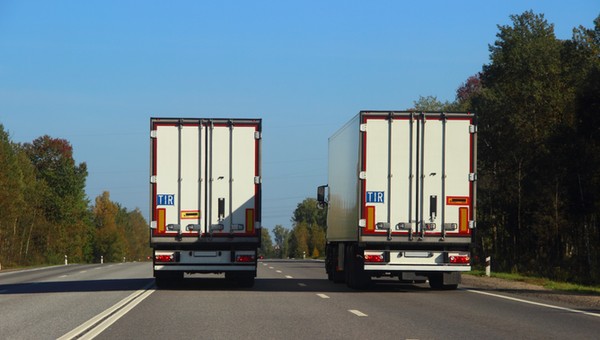 Polscy kierowcy w Europie coraz częściej korzystają z "lewych" L4. Firmy alarmują o skali problemu