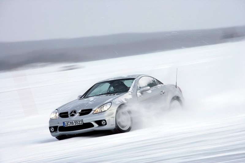 Mercedes i BMW szaleją na śniegu